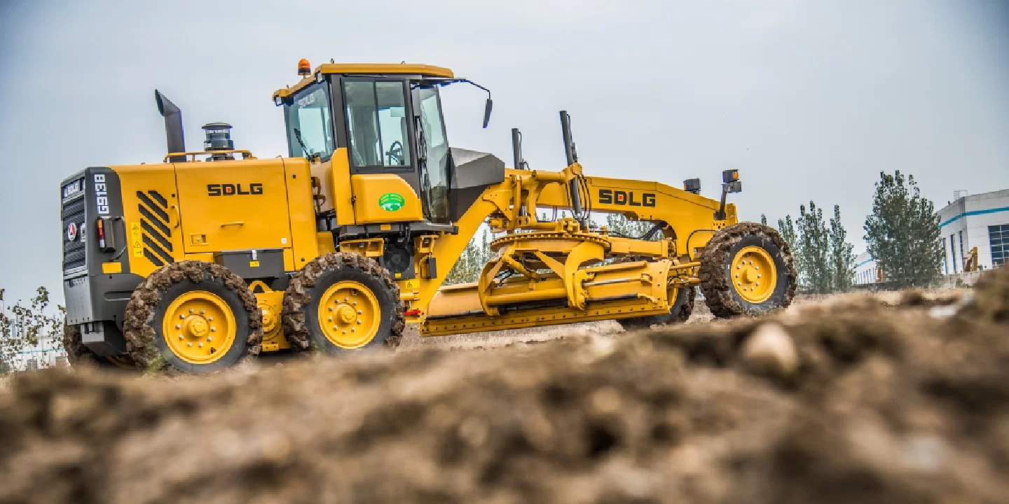 Bulldozer vs Motor Grader