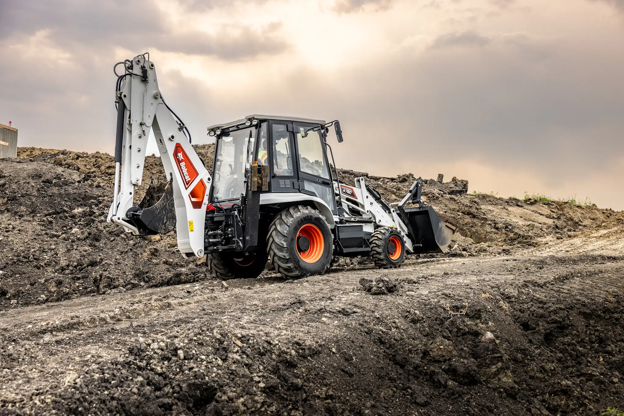 bobcat b760 backhoe loader