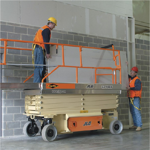 JLG 3246ES Carrying Plywood 03