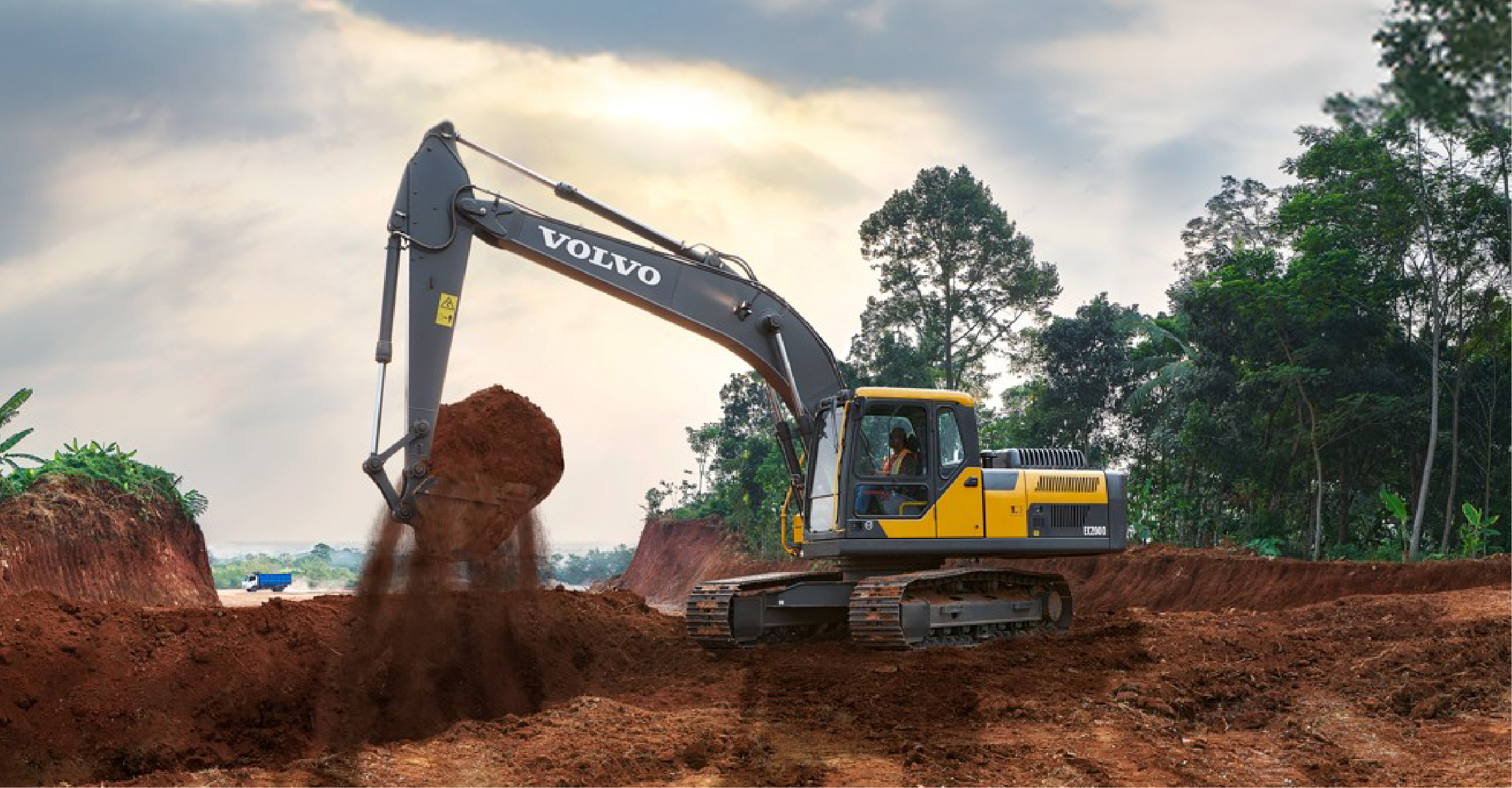 VCE EC200D Excavation On Site Featured Photo 01