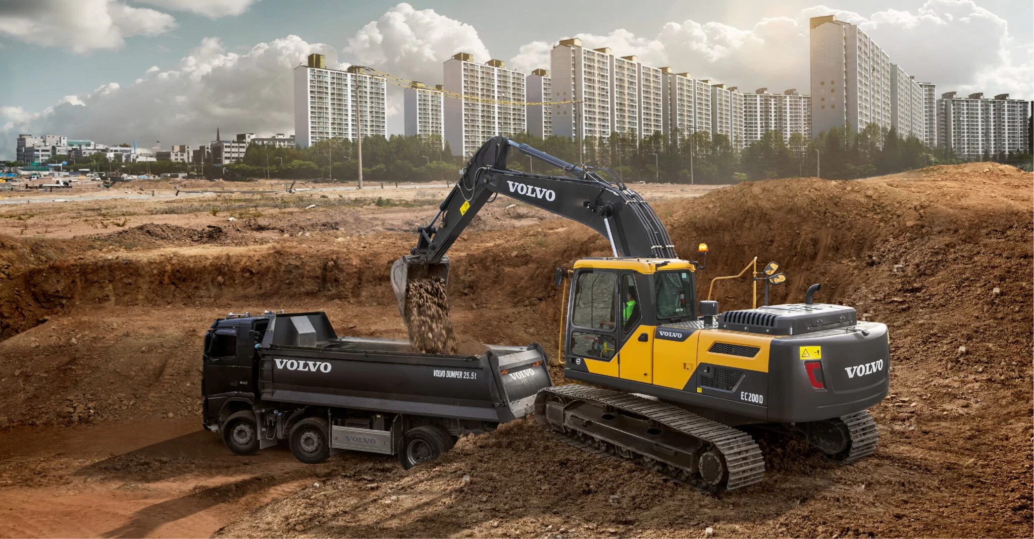 VCE EC200D blac truck EC200D Building 2048x1068