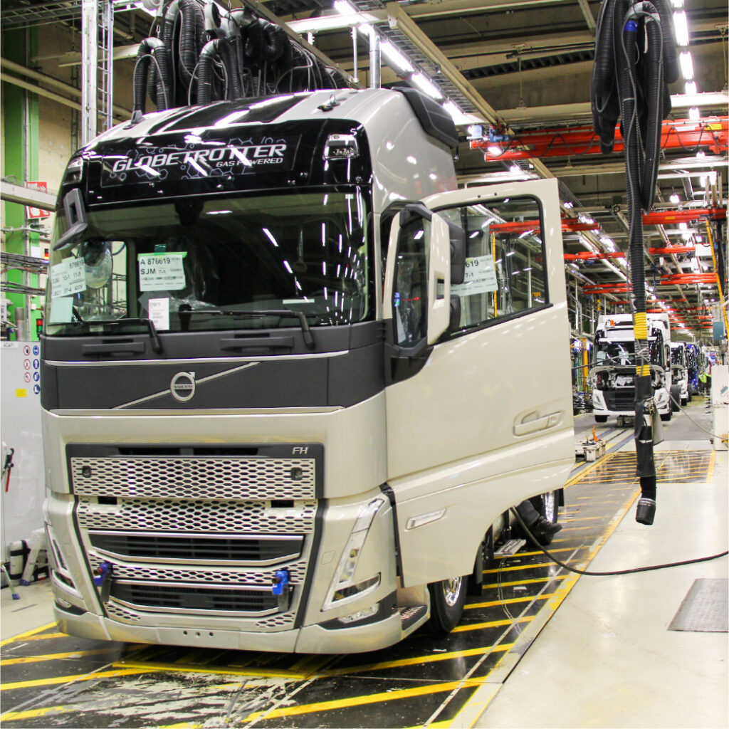 Volvo FH service bay