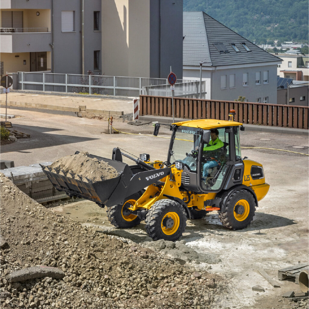 Volvo L25 wheel loader in city 12