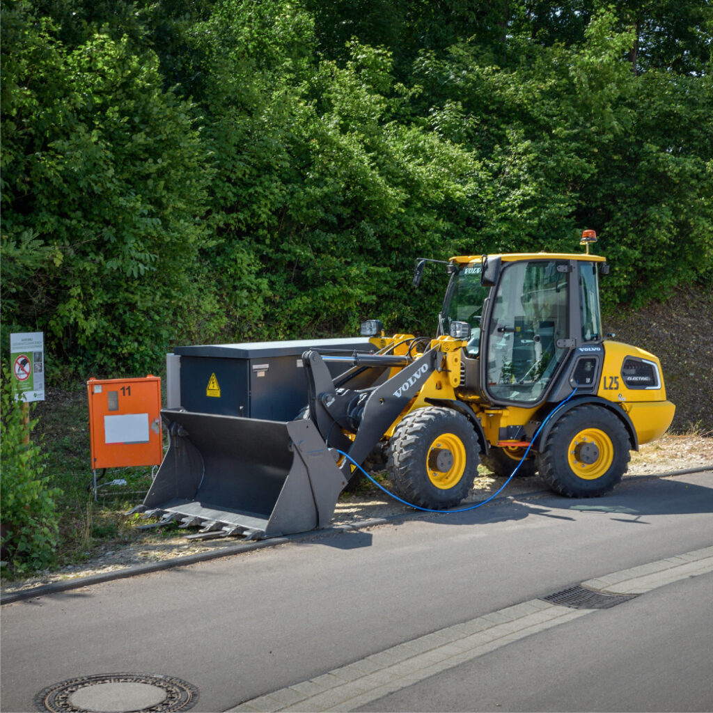 volvo l25 wheel loader charging