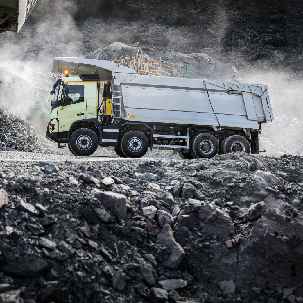 volvo fmx construction site side view