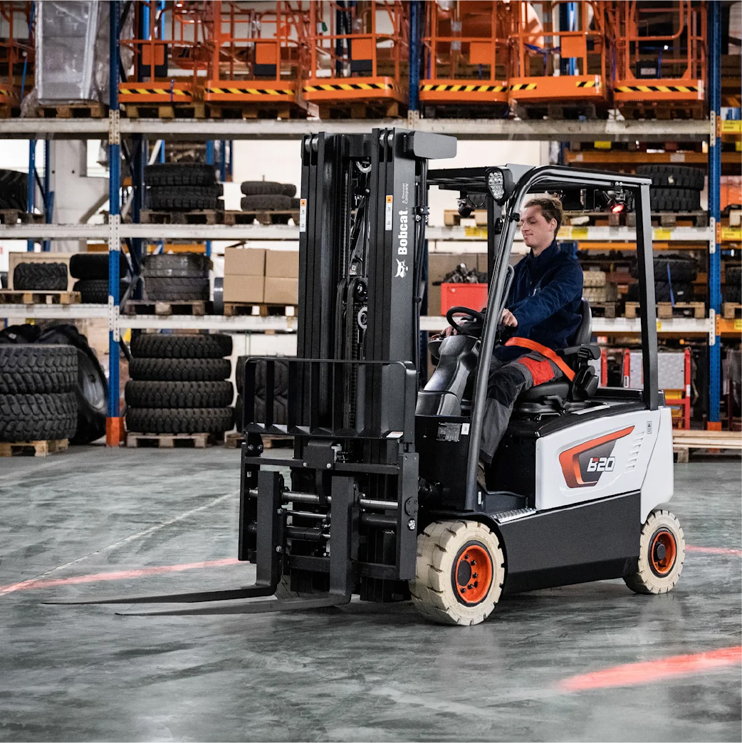 bobcat-electric-forklift-b20-in-tire-warehouse