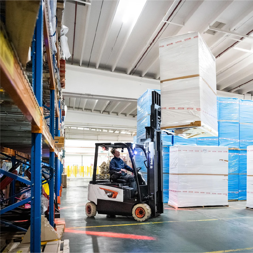 bobcat-electric-forklift-b20-carrying-big-box