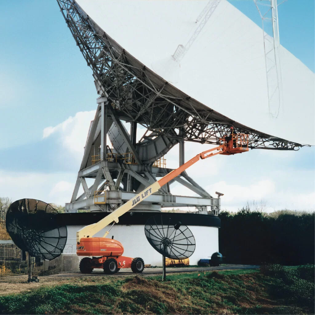 jlg telescopic boom lift 660sj satellite dish