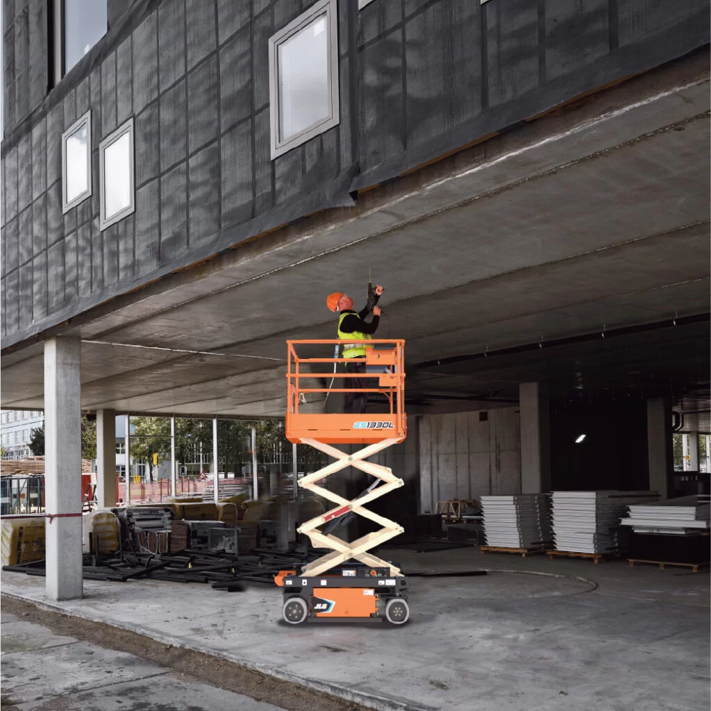 jlg ES1330L man in construction site black building 17 1024x1024