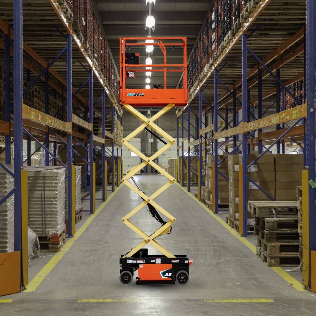 jlg ES1530L in the middle of the warehouse 18 1024x1024