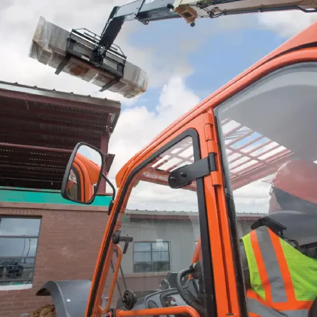 JLG telehandler 943 lifting items