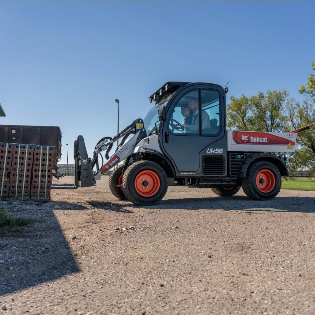bobcat UW56 toolcat with pallet