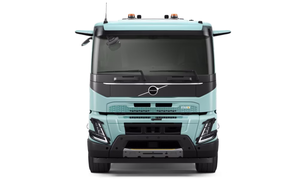 volvo fmx cgi exterior front 1