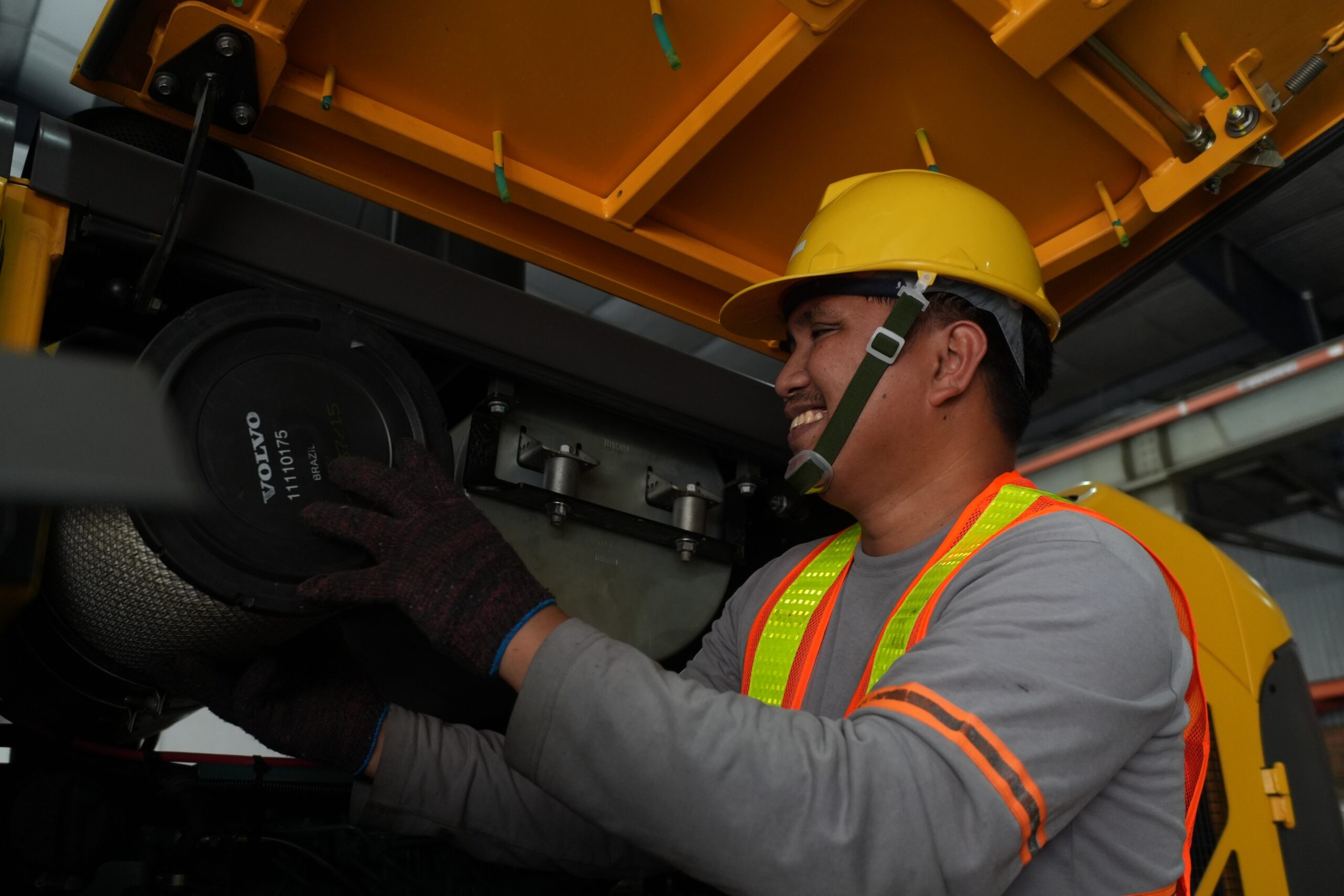 Service technician replacing Volvo CE Filter