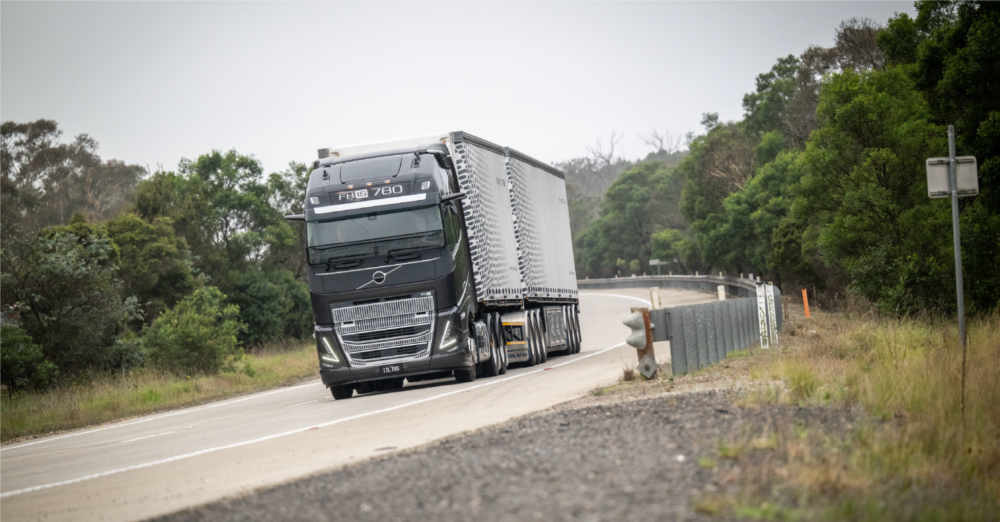 Volvo FH16 in the curved hiway